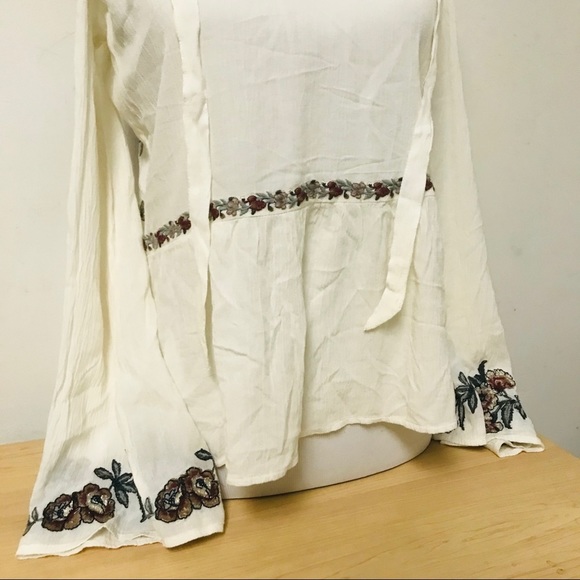 American Eagle Outfitters Cold Shoulder Blouse Top - Picture 4 of 5